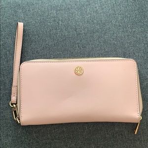 Tory Burch Robinson Zip Wallet